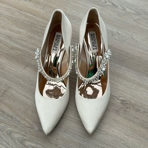 Badgley Mischka Ivory Satin Pumps- never worn but some flaws